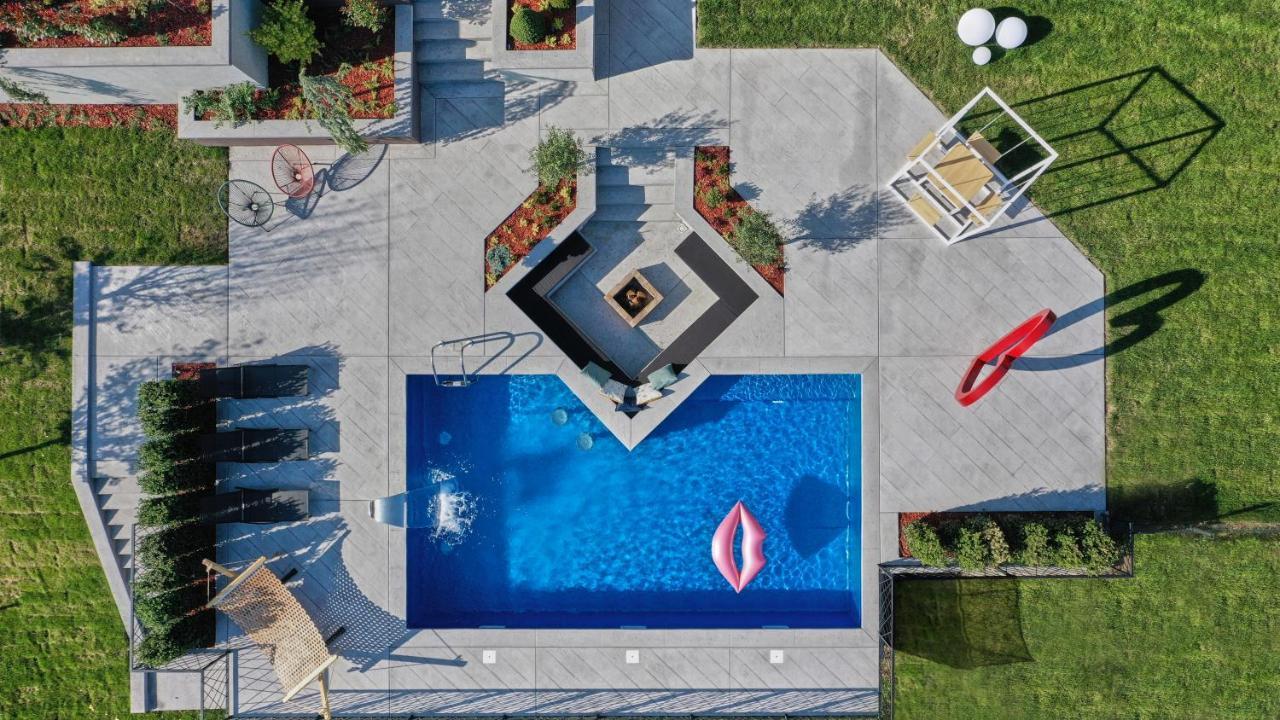 Riverside Pool Villa-Karlóca Kültér fotó