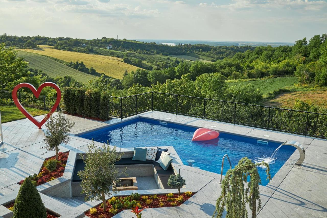 Riverside Pool Villa-Karlóca Kültér fotó