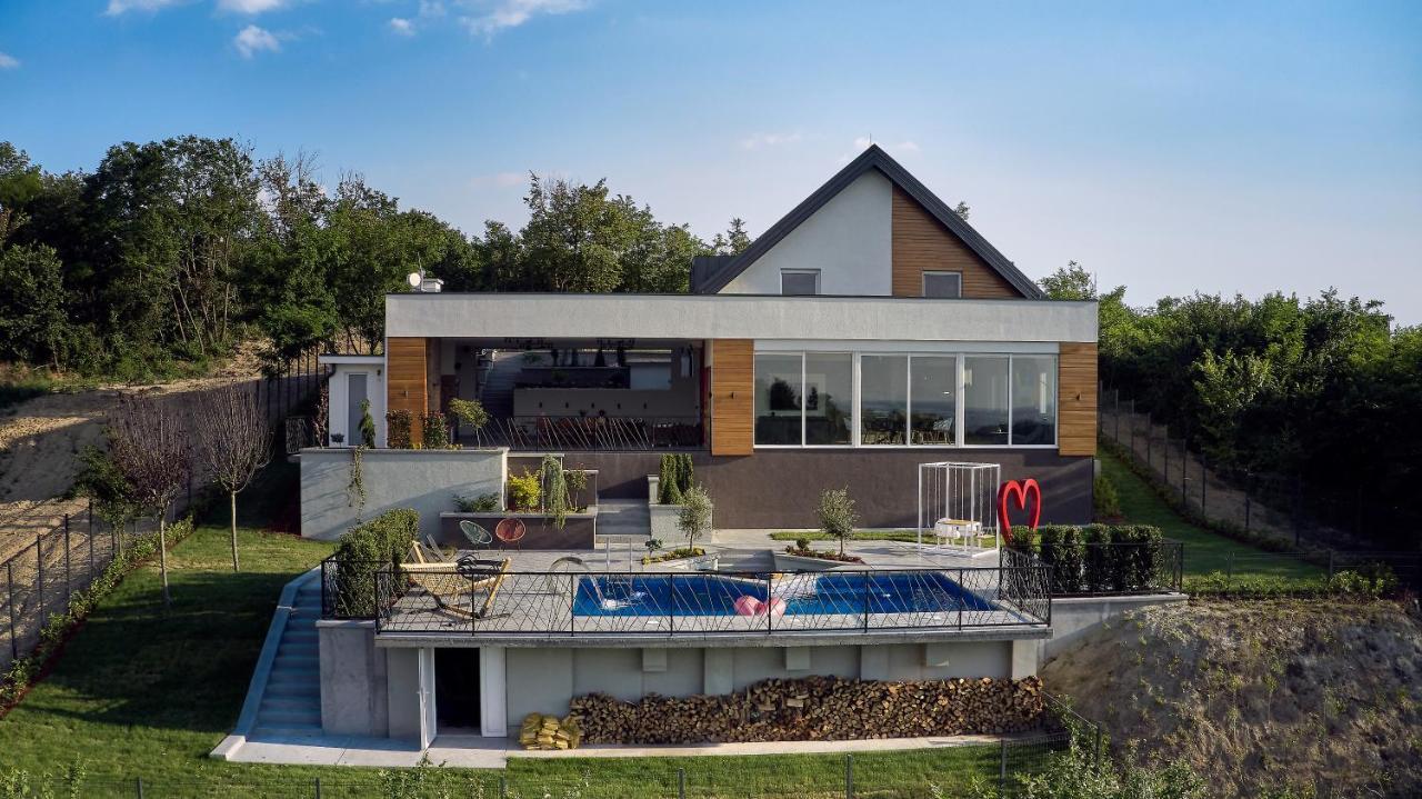 Riverside Pool Villa-Karlóca Kültér fotó
