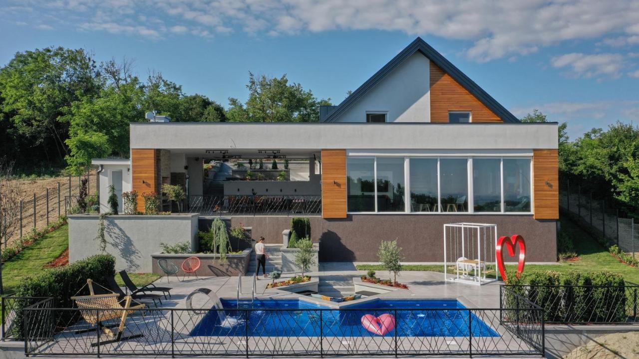 Riverside Pool Villa-Karlóca Kültér fotó