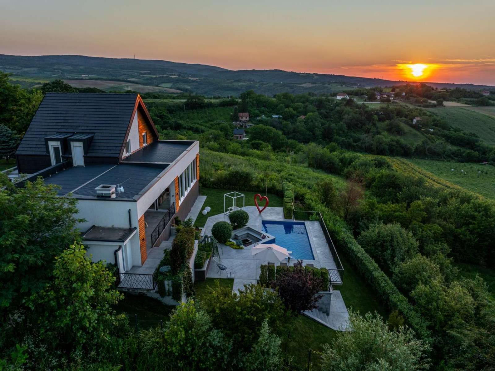 Riverside Pool Villa-Karlóca Kültér fotó